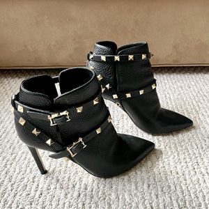 Valentino Garavani Rockstud Pebbled Leather Booties